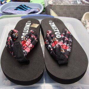 Women's Brand New Flip Flops